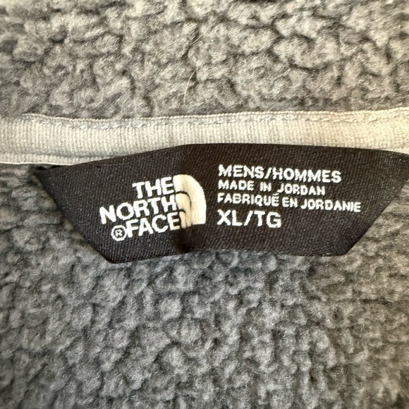 The North Face Men's Heather Gray Fleece Vest - Picture 3 of 5